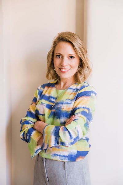 Dr Justine Kluk - Consultant Dermatologist London